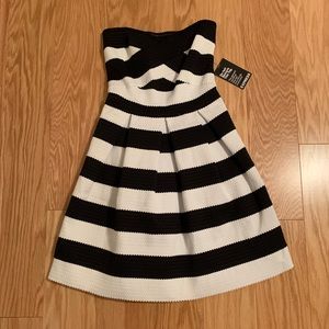 NWT Black and white pleated dress size XS